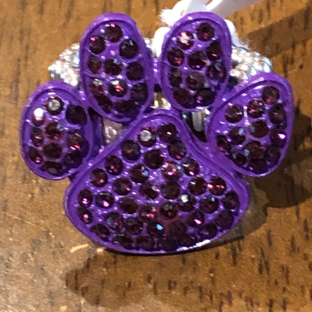 It’s a stretch ring..with a BIG PURPLE TIGER PAW
